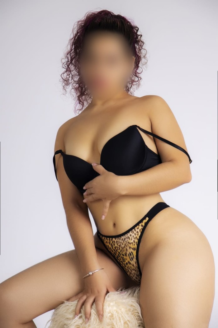 SEXY CRESPA LATINA PUTISIMA…