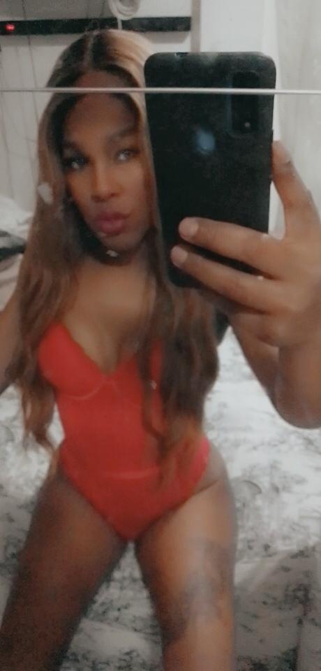 Eny, masajista trans cubana para los más exigentes