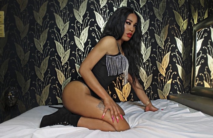 Eny, masajista trans cubana para los más exigentes