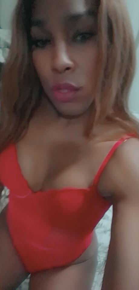 Eny, massatgista trans cubana per els més exigents