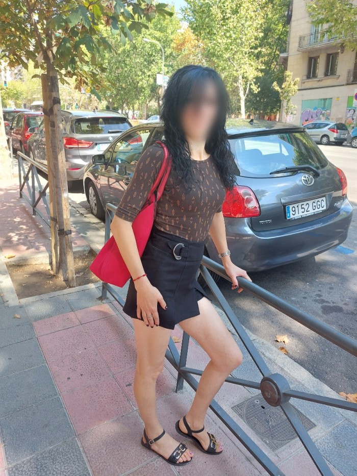 AITANA, ENCANTADORA RUMANA QUE BUSCA AMISTAD Y LO