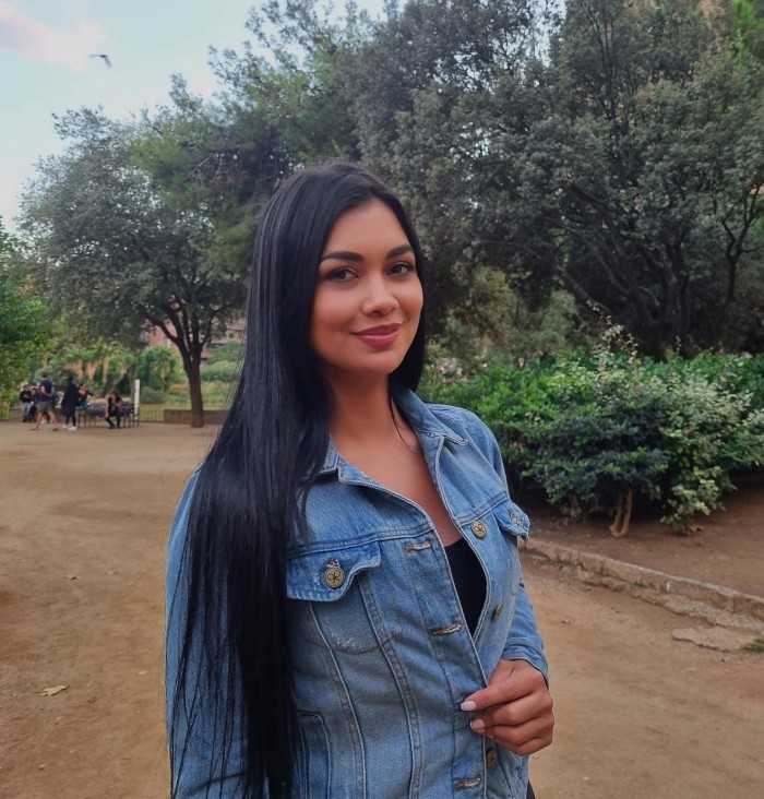 Camila cariñosa y complaciente