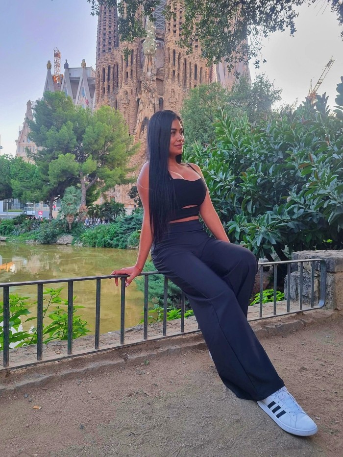 Camila cariñosa y complaciente