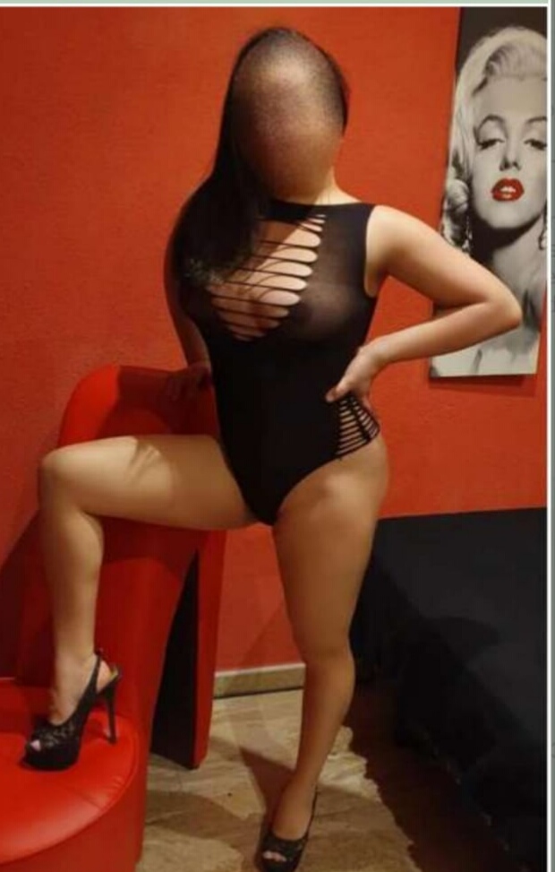 vioelta cubanita ardiente acompañante en jaén