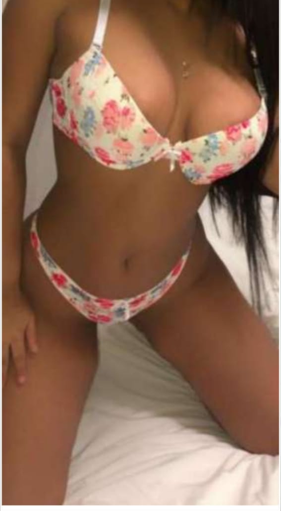 vioelta cubanita ardiente acompañante en jaén