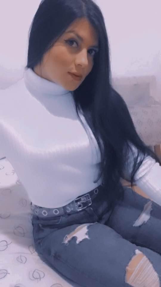 MORENA SIMPATICA Y CARIÑOSA