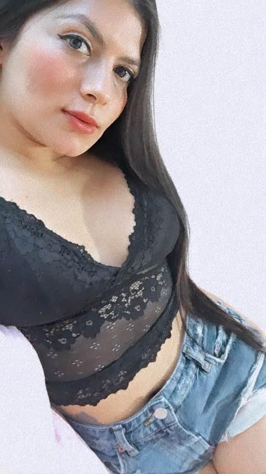 MORENA SIMPATICA Y CARIÑOSA