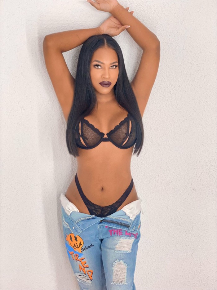 Linssy jovencita ardiente con ganas de fiesta