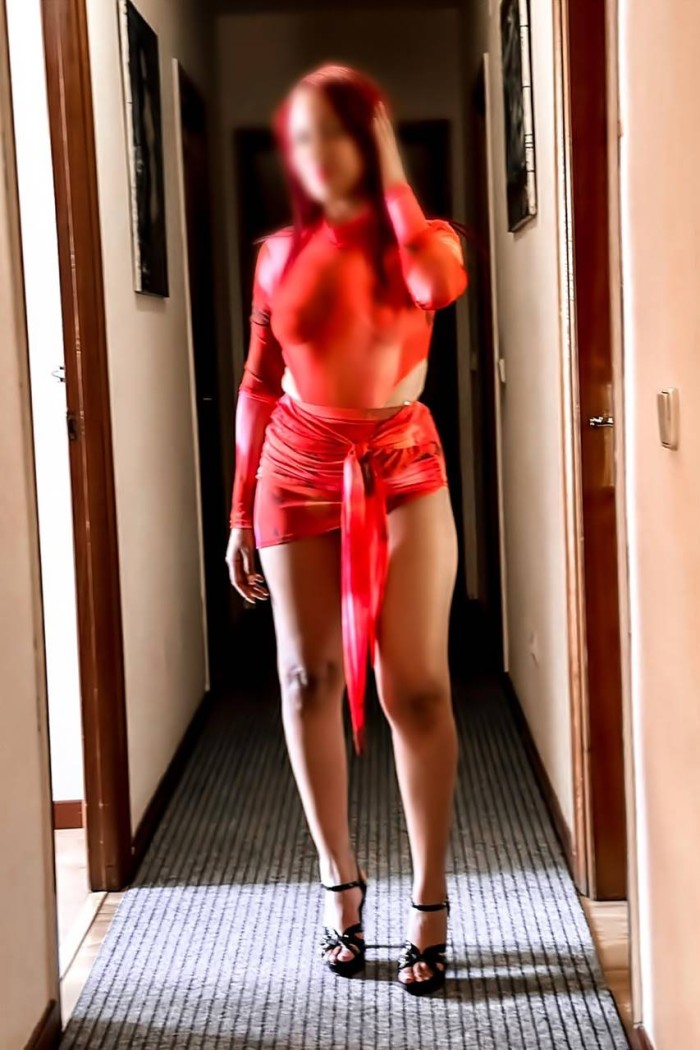 DANNA UNA NENITA HERMOSA, EXPERTA EN MASAJES