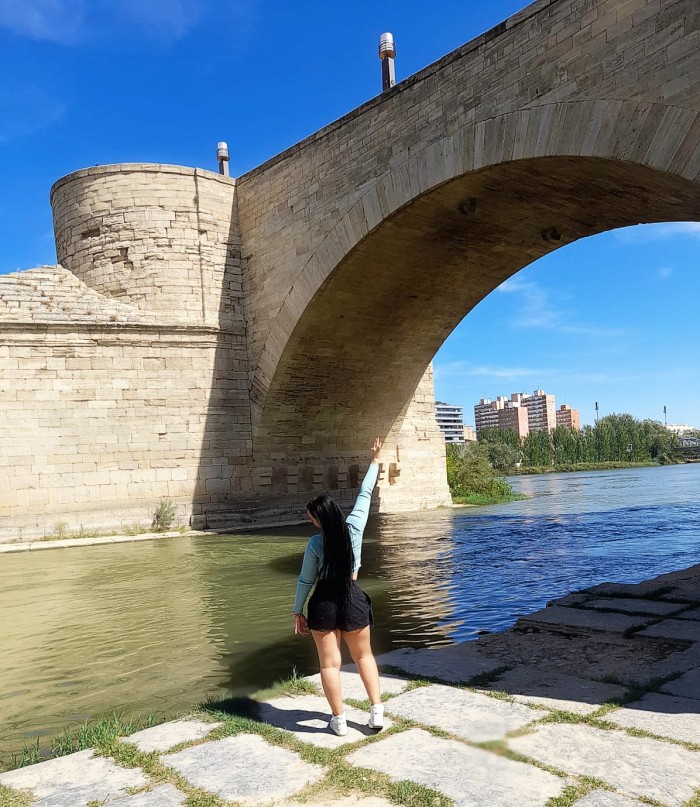 joven muy divertida y juguetona novedad bilbo🥰