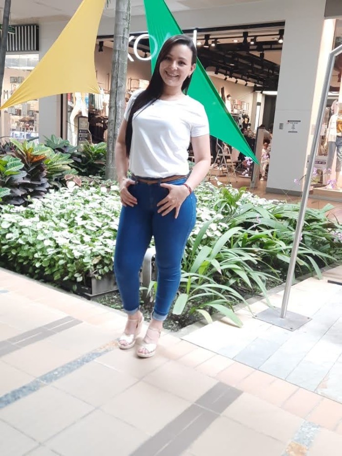Dana, pequeña escort joven novedad en bilbo