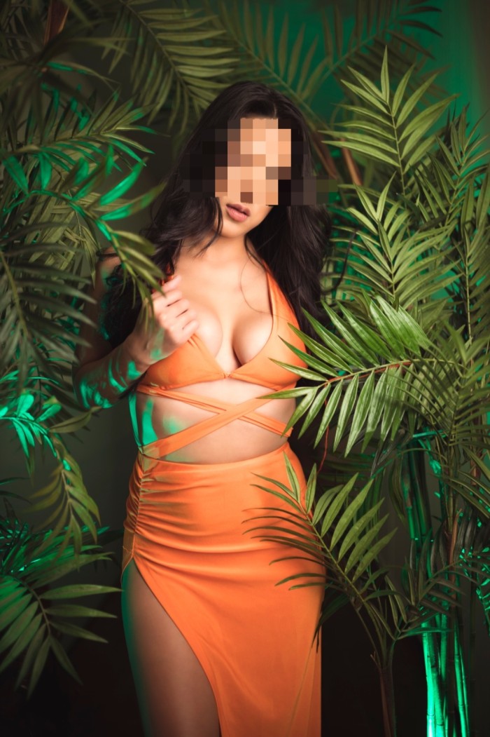 VIOLETA guapa masajista de 22 años