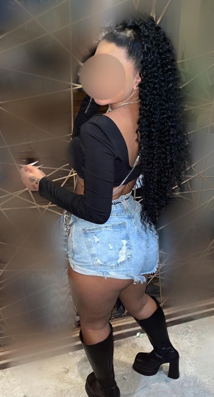 Alicia guapisima e implicada, de 24 años, escort e