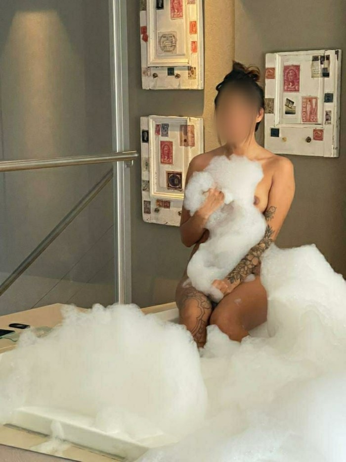MODELO ENCANTADORA