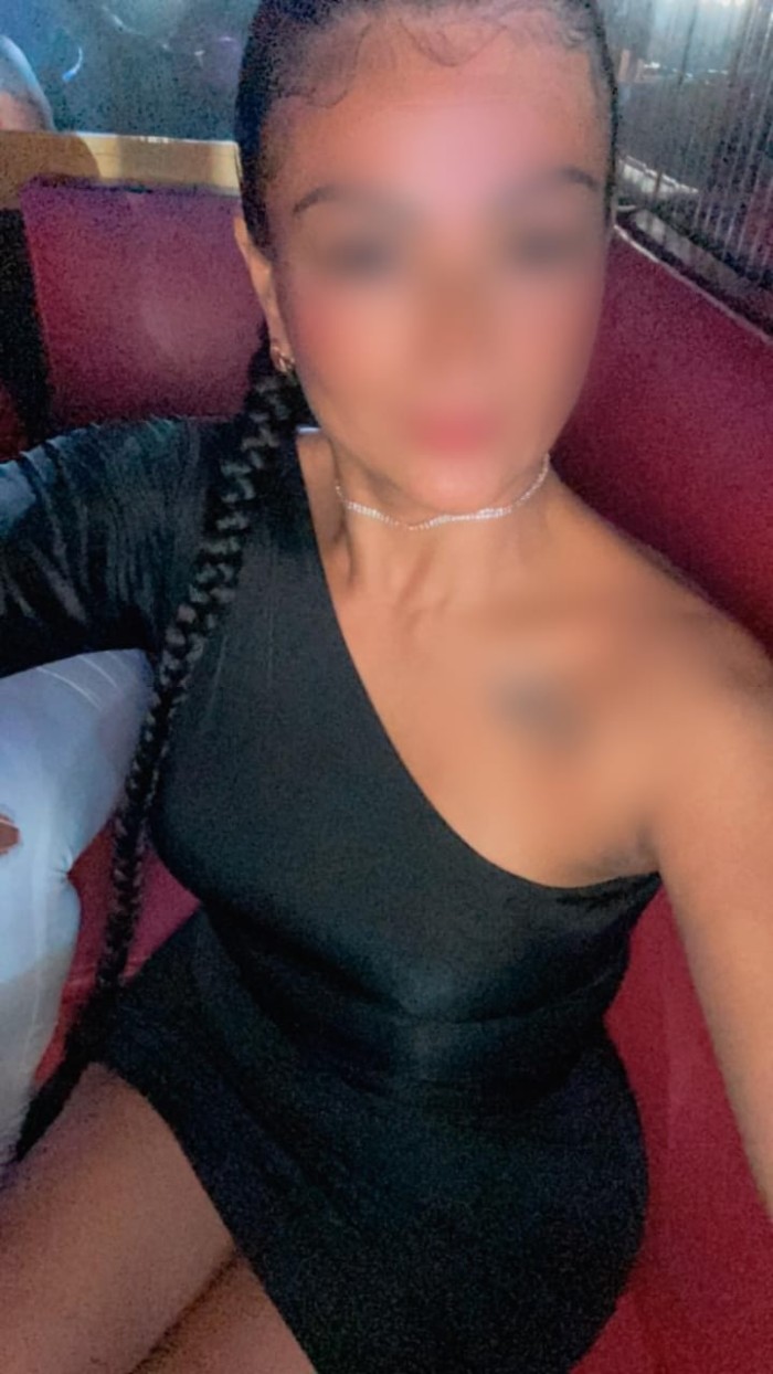 m*guapísima delgada sencilla extrovertida