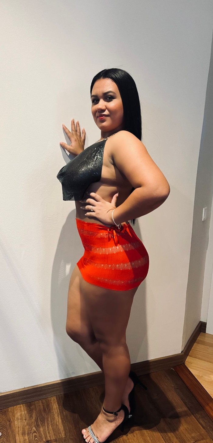 • NATALIA ARDIENTE Y DOMINANTE MASAJISTA COLOMBIAN