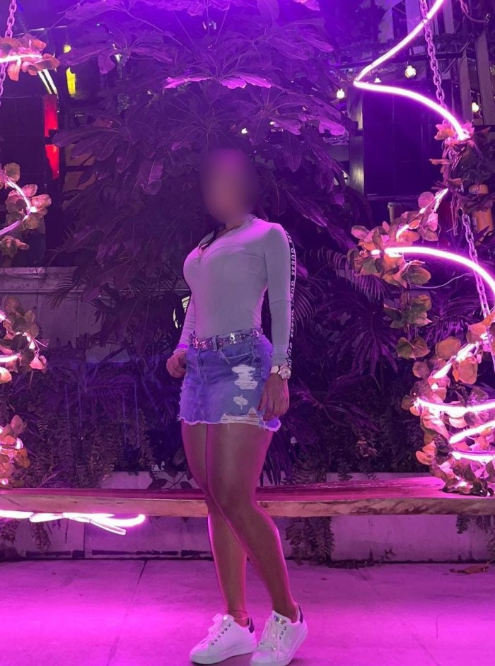 ATREVIDA  Y RICO BESO BLANCO 😋