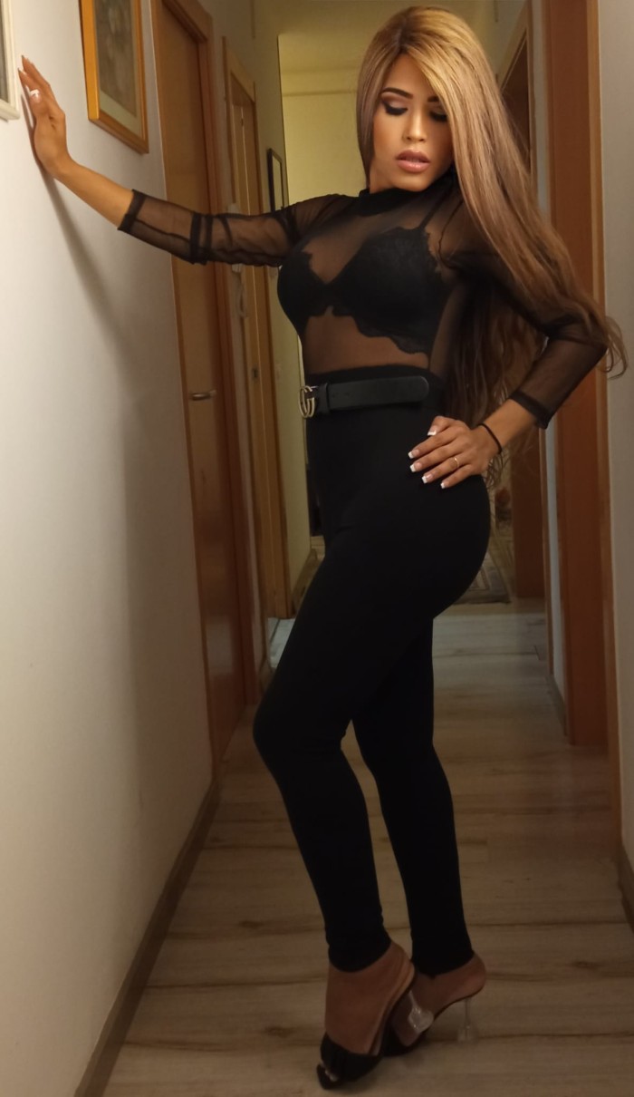 Luana, masajista trans, bonita y complaciente