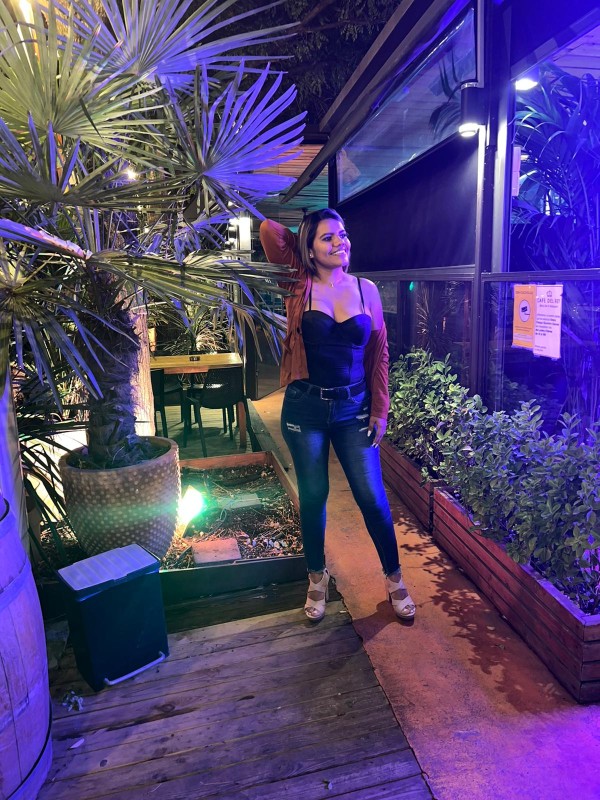 JOVENCITA COMPLACIENTE