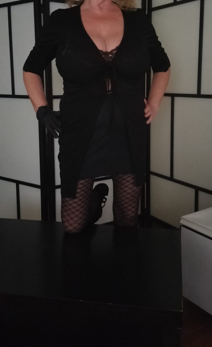 Domina para esclavos madurita y profesional