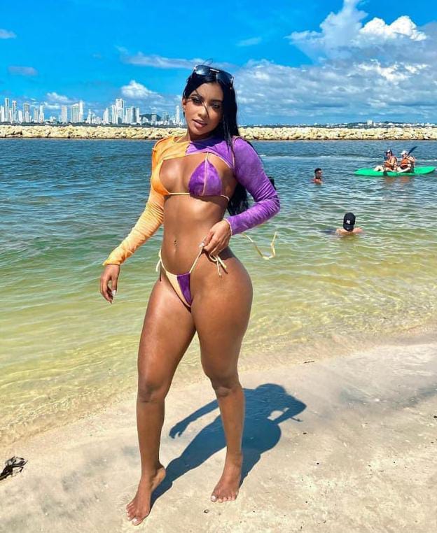 MORBOSA ENCANTADORA COMPLACIENTE