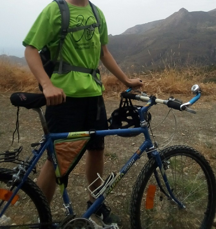 Chico ciclista 17cm busca pasarlo bien gratis