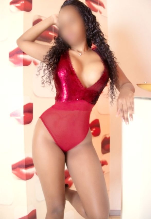 MULATA HERMOSISIMA Y JOVENCITA