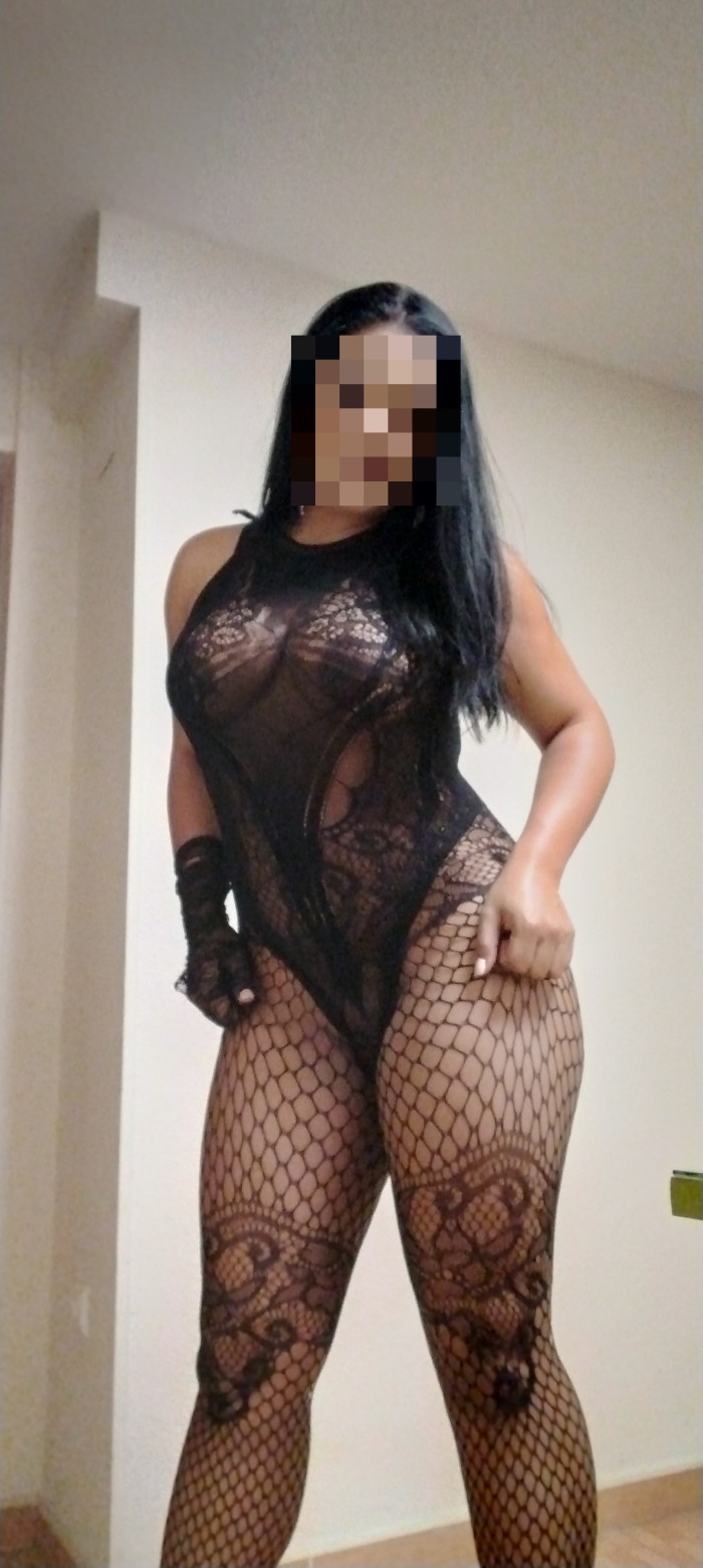 AMA ESTRICTA Y DOMINANTE JUGUETES MASSAGE SPEAK EN