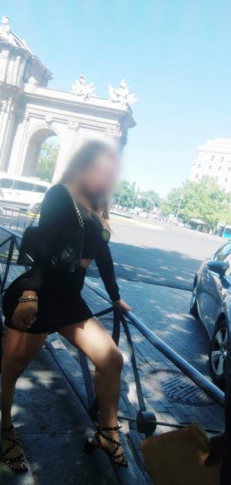 KASANDRA PERUANA EDUCADA Y RISUEÑA