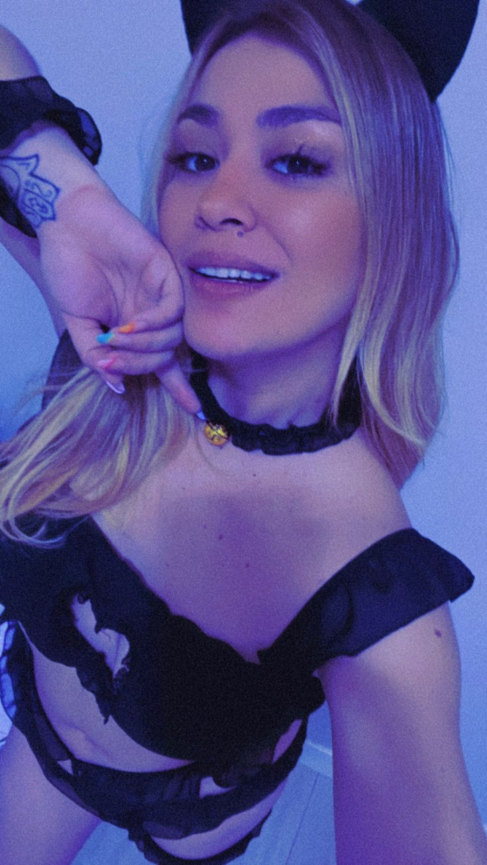 CAMILA RUBIA COLOMBIANA APASIONADA CARIÑOSA