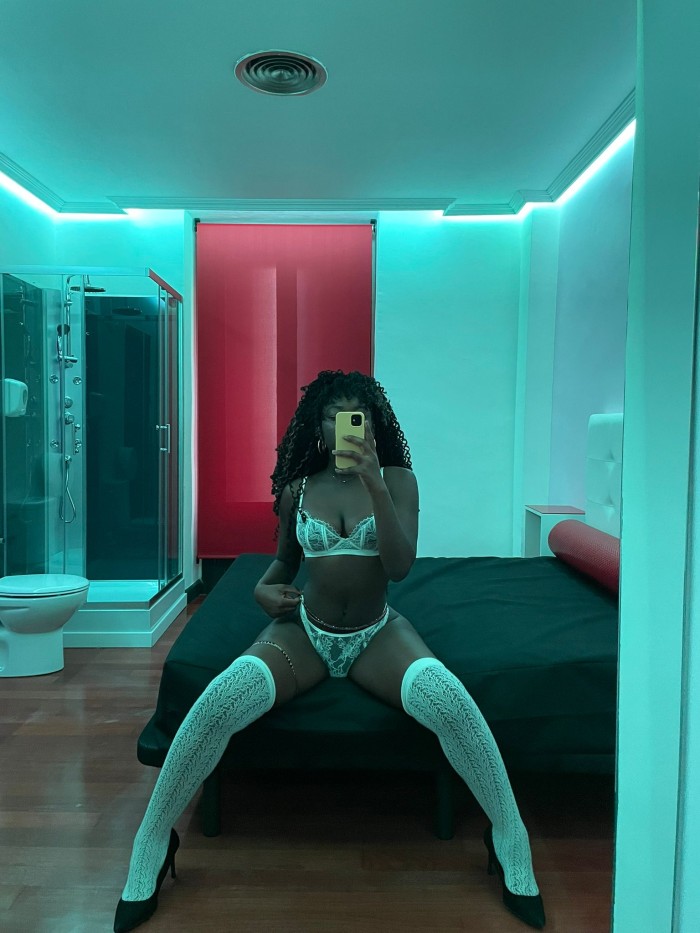 MAMASITA AFRICANA AMANTE DE LAS POLLAS