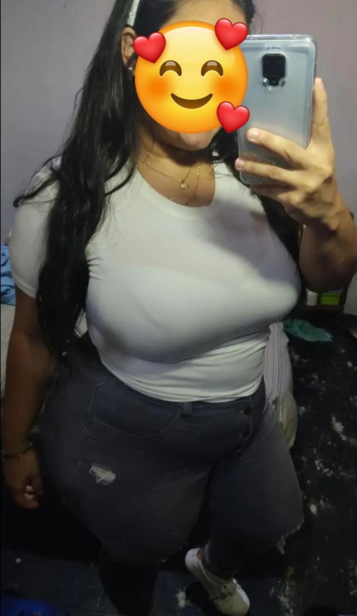 Hermosa gordita atrevida frances corrida en boca