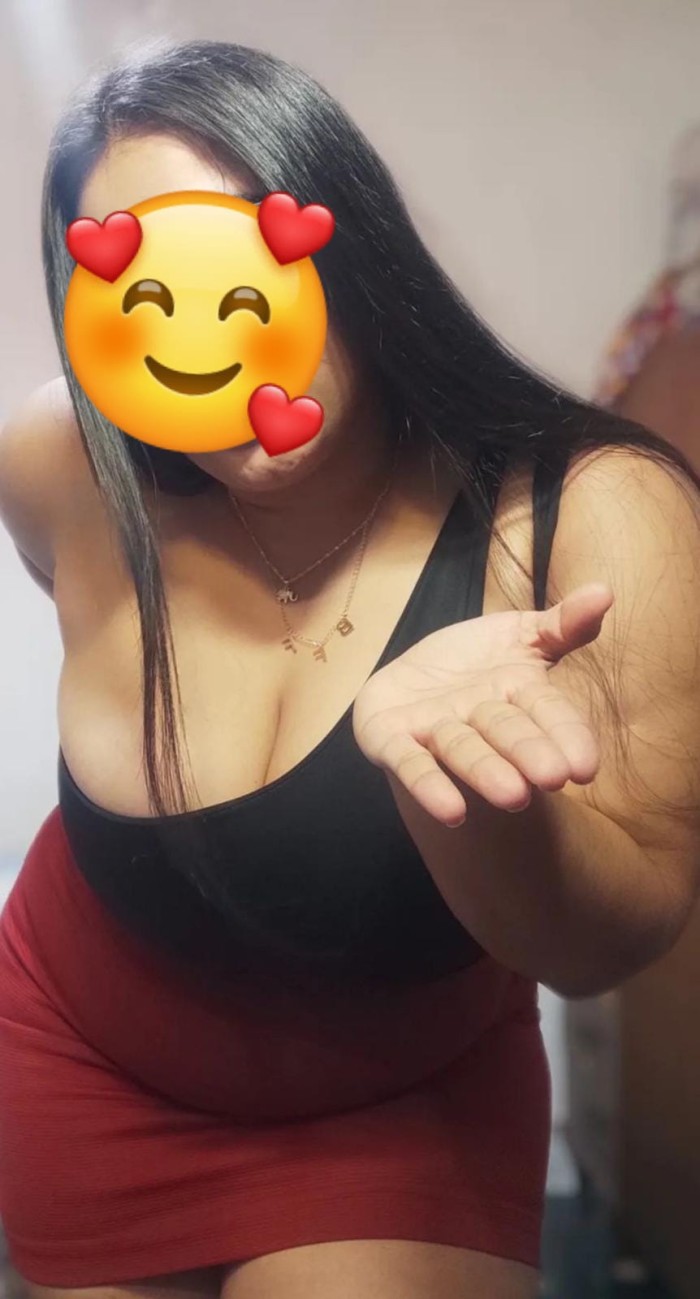Hermosa gordita atrevida frances corrida en boca