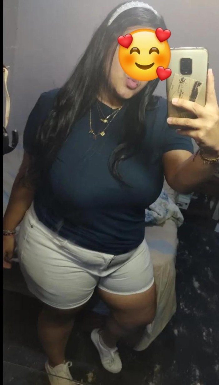 Hermosa gordita atrevida frances corrida en boca