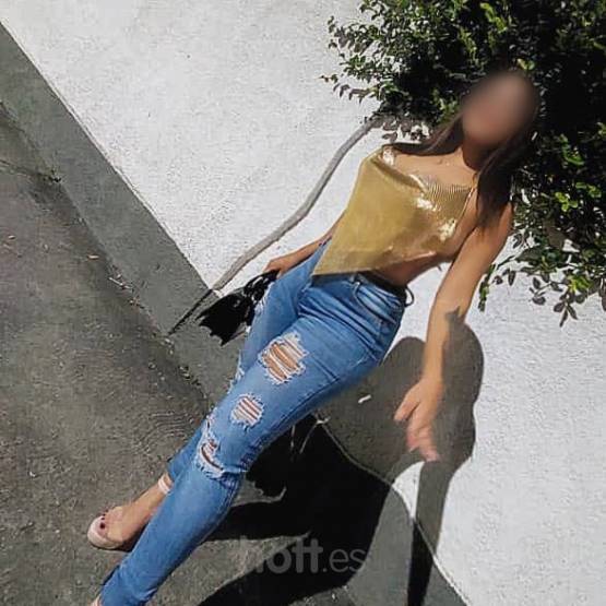 M*soy una chica elegante muy simpática y con mucho