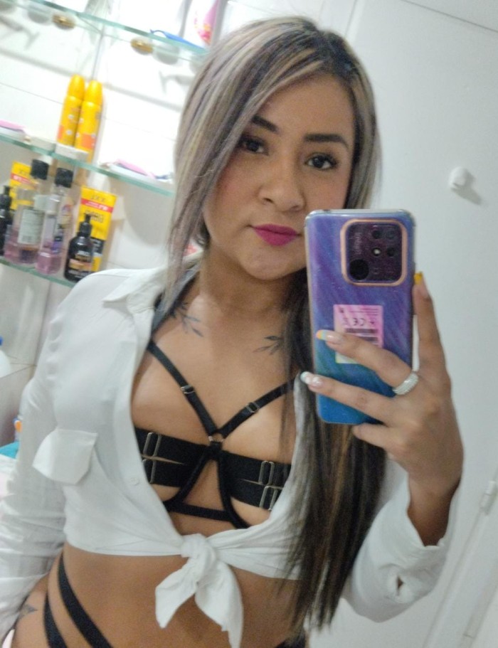 SOY UNA CHICA CANDENTE Y EXPLOSIVA