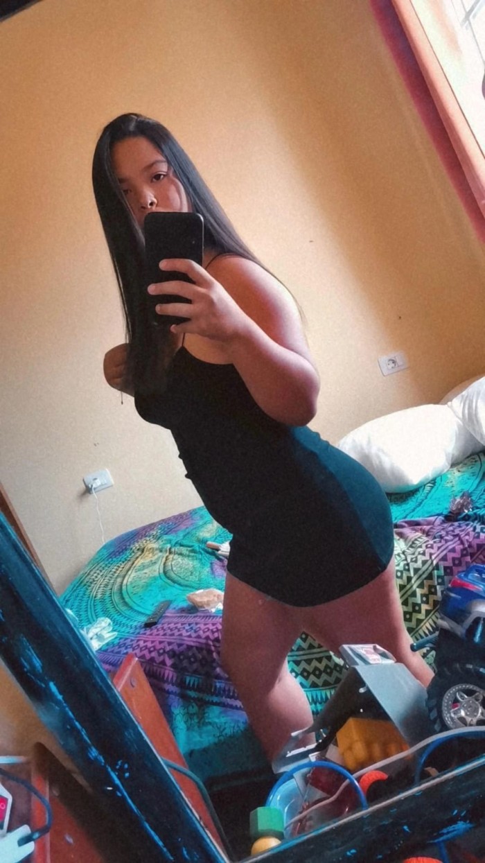 Canaria jovencita en los cristianos