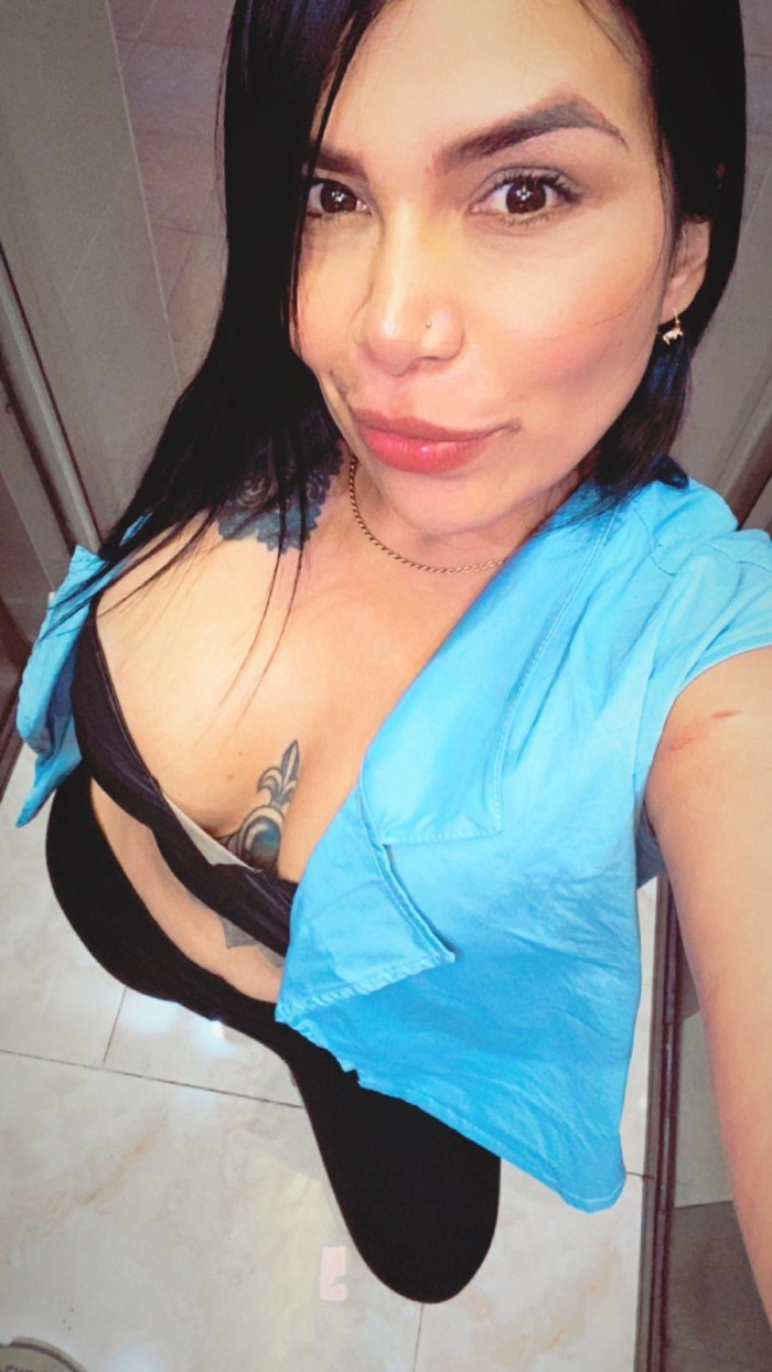 FRANCES ENSALIVADO MOJADITO MASAJES RELAX