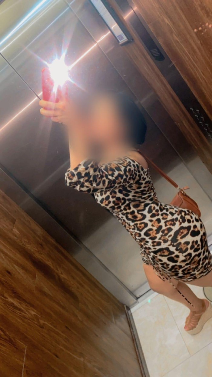 LATINA HERMOSA Y CON UN CUERPO EXTRAVAGANTE