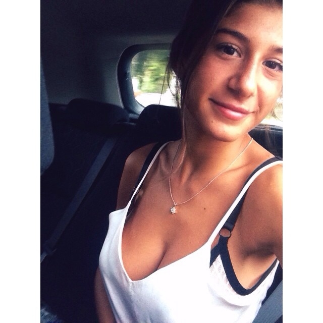 Laurita.. Me corro a chorros!!