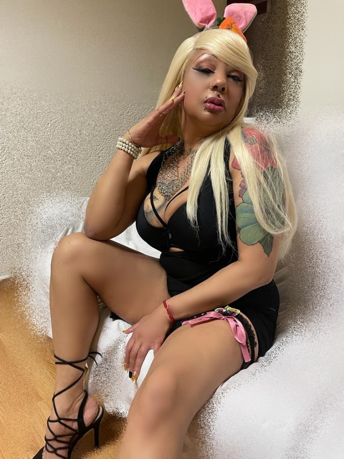 LA CHICA QUE TANTO BUSCABAS