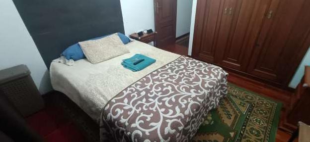 EN SANTIAGO DE COMPOSTELA HABITACIONES ,AMUEBLADA