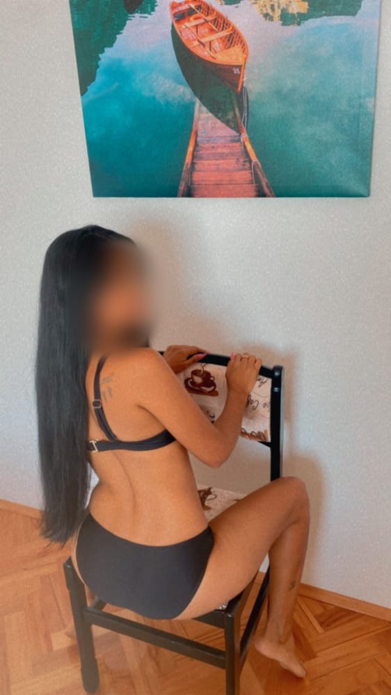 UNA RICA DELGADITA BIEN TRAGONA!!