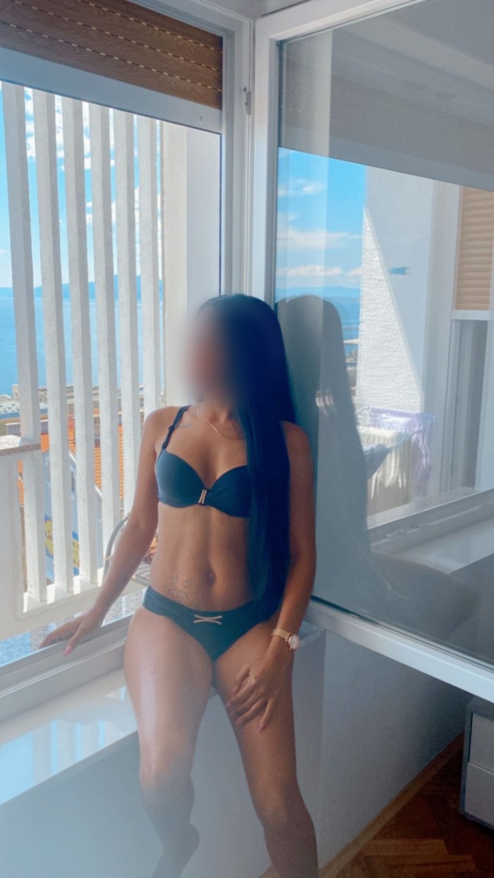 UNA RICA DELGADITA BIEN TRAGONA!!