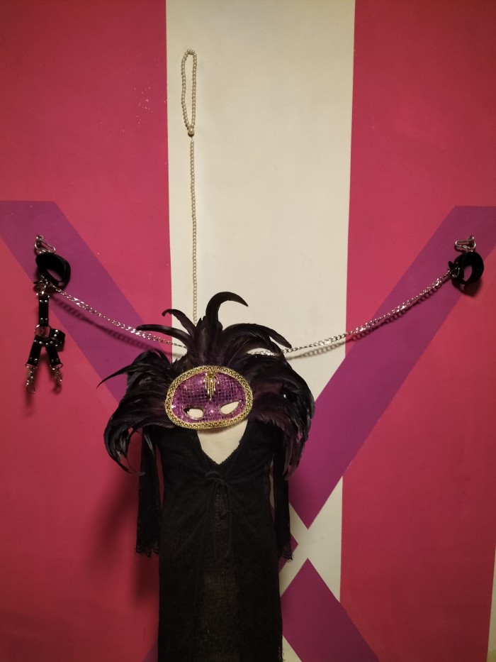 Dos dominas en una masía