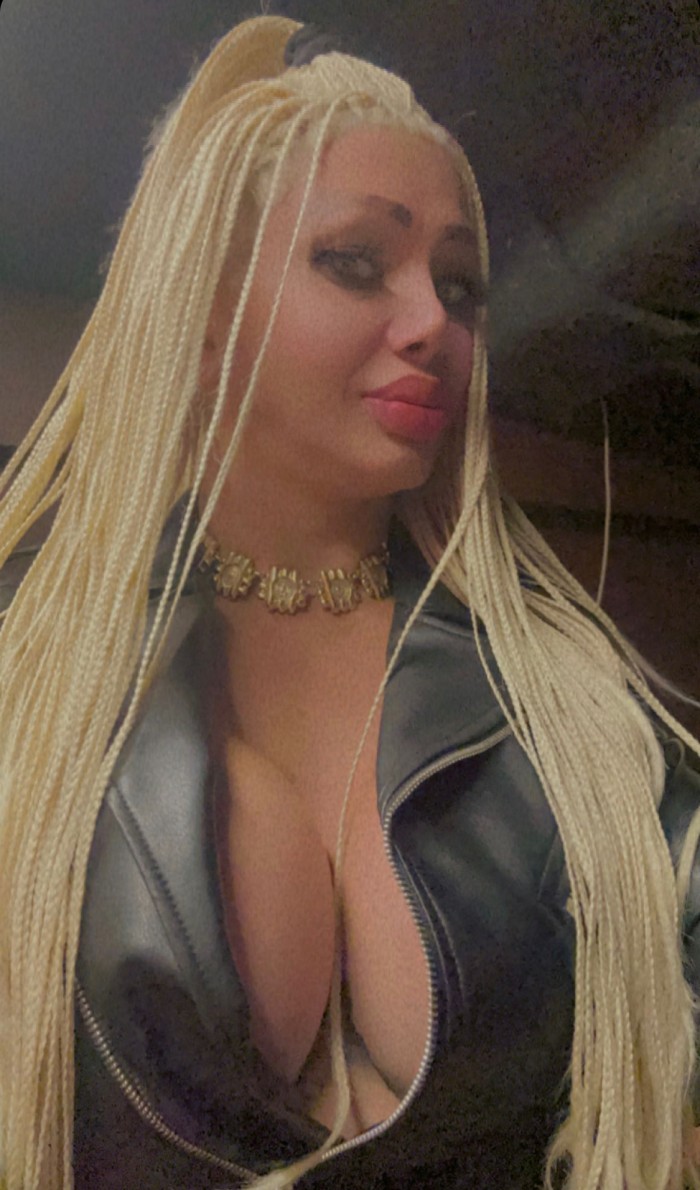 Isabella, Masajista trans cubana, llega con sus té