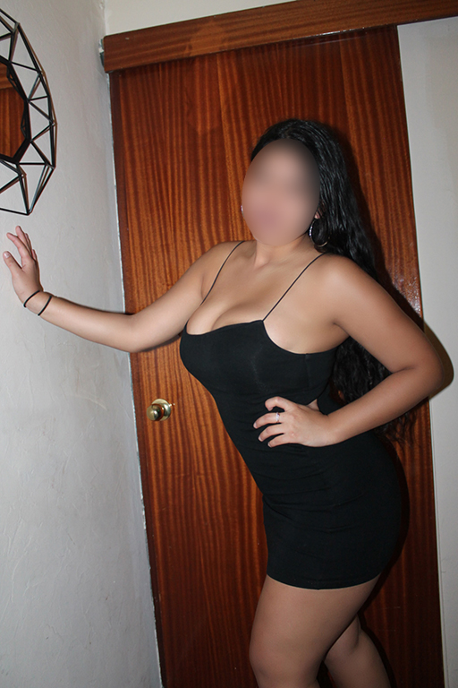 Rubi disfruta de un masaje sin igual en mis manos