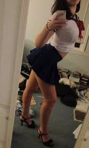 una bebita busca su papi