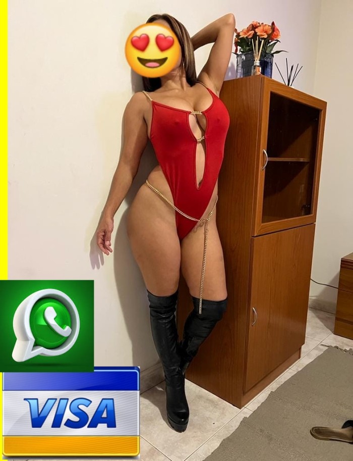 SEÑORITA CON UN CUERPO EXUBERANTE