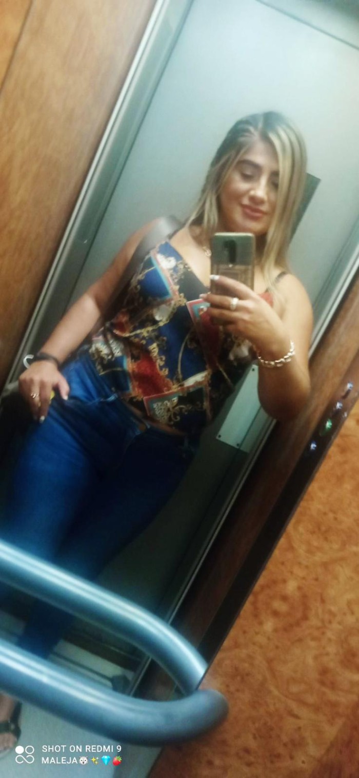 SOY VALERI UN VOLCAN EN ERUPCION DE COLOMBIA!